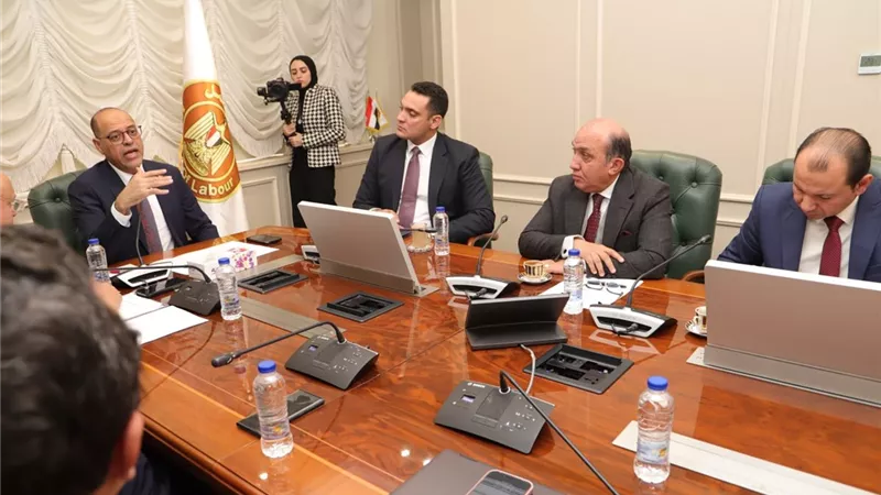 وزير العمل يلتقي ممثلي أصحاب الأعمال والمستثمرين لبحث تعزيز علاقات العمل