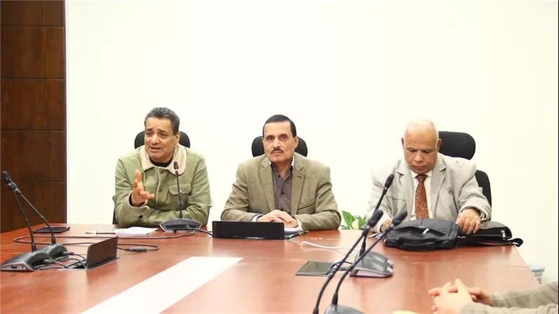 مستقبل مصر تحت أضواء القصيدة.. شعراء جامعة الأزهر يخطفون الأنظار بمعرض الكتاب