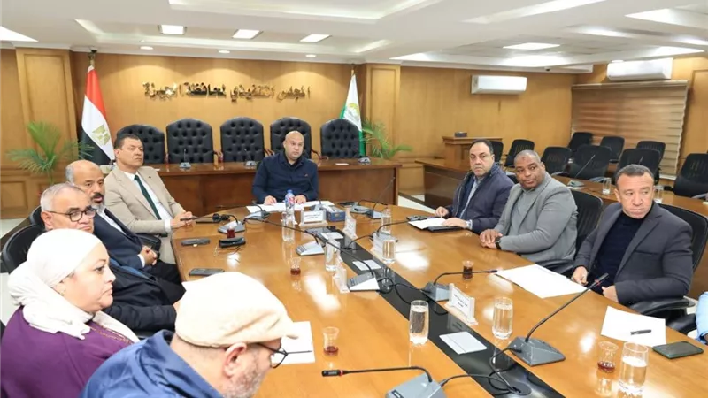 نائب محافظ الجيزة يترأس اجتماعًا لمتابعة مشروعات الصرف الصحي بالصف وكرداسة