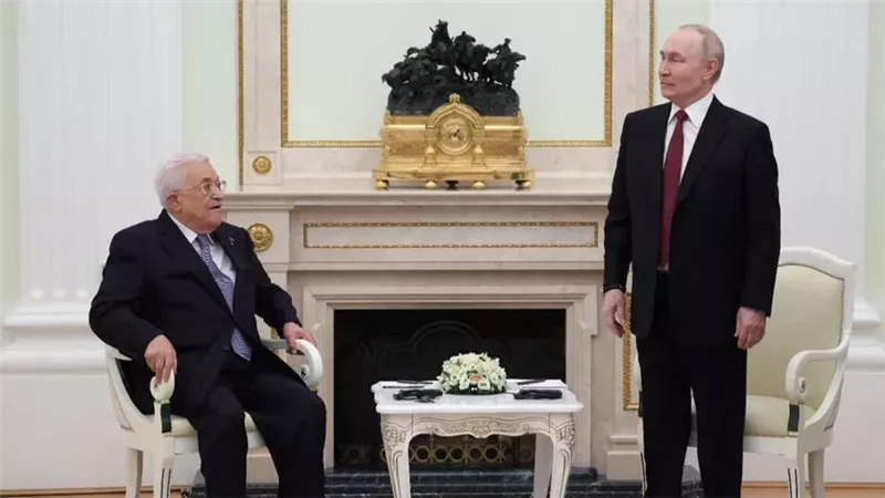 بوتين للرئيس الفلسطيني: يمكن تحويل الأموال الروسية المجمدة إلى مجلس السلام
