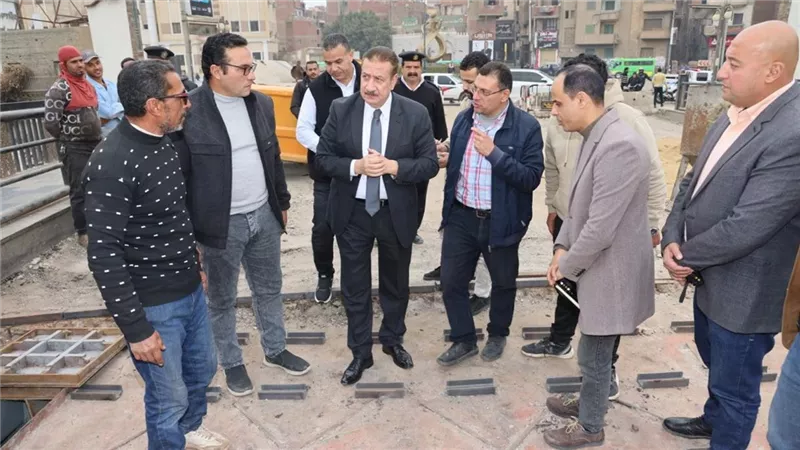 محافظ المنوفية يتفقد أعمال وضع الطبقة السطحية الأسمنتية بكوبري مبارك