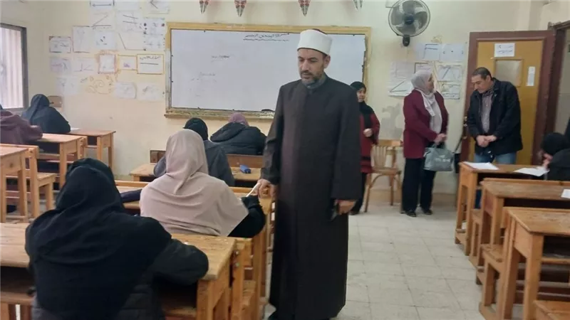 اختتام امتحانات نصف العام للشهادة الإعدادية بالأزهر في القاهرة وسط انتظام كامل