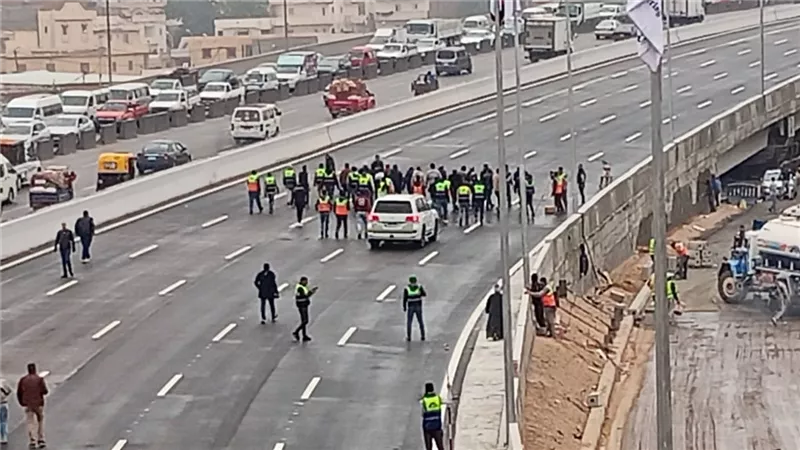 نائب وزير النقل يفتتح كوبري العامرية بعد تطويره وتعديله