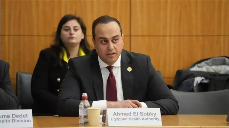 رئيس الرعاية الصحية: مصر جاهزة لتكون مركزًا إقليميًا لصناعة الأدوية واللقاحات 