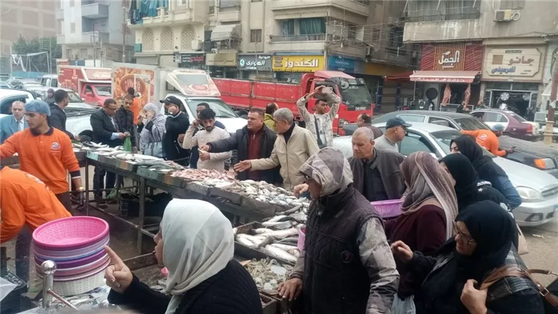 محافظ الدقهلية: استمرار تشغيل المعرض الدائم للسلع الغذائية بحى غرب المنصورة
