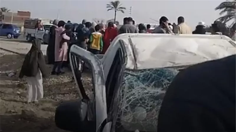 إصابة 7 أشخاص في انقلاب سيارة ربع نقل أثناء زفة عروسة بالإسماعيلية