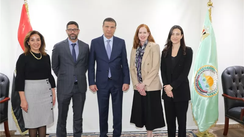 وزير الزراعة يبحث مع ممثلي 