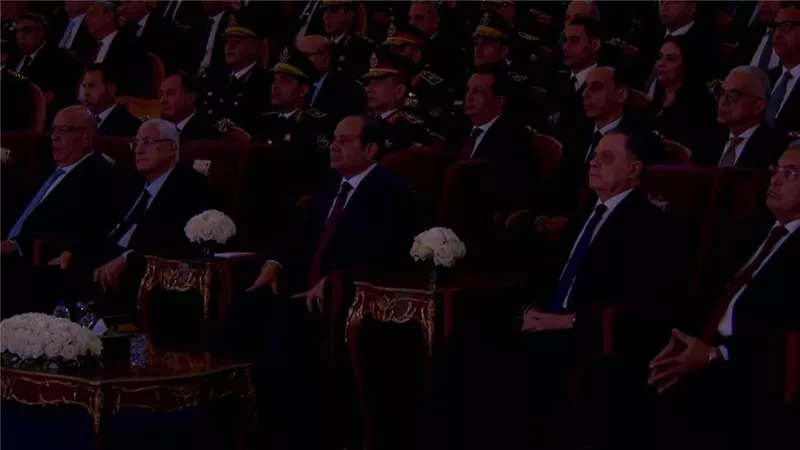 الرئيس السيسي يشاهد فيلما تسجيليا عن بطولات الأمن بصوت ماجد الكدواني
