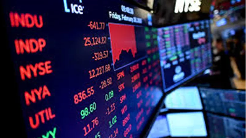 تراجع جماعي للمؤشرات الأمريكية بسبب التوترات بشأن جرينلاند
