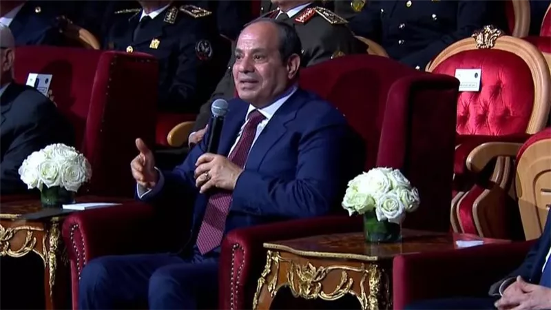 الرئيس السيسي يشدد على تقوية الصلة بين الشعب ومؤسسات الدولة
