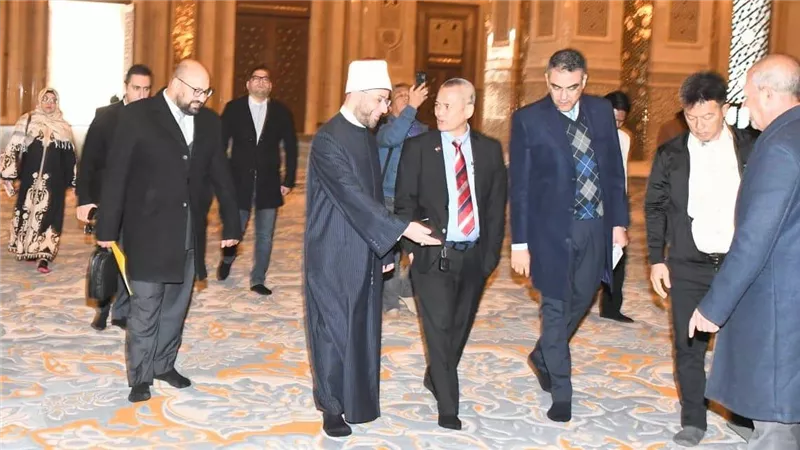 وزير الأوقاف يستقبل رئيس اللجنة الوطنية لمسلمي الفلبين لتعزيز التعاون المشترك