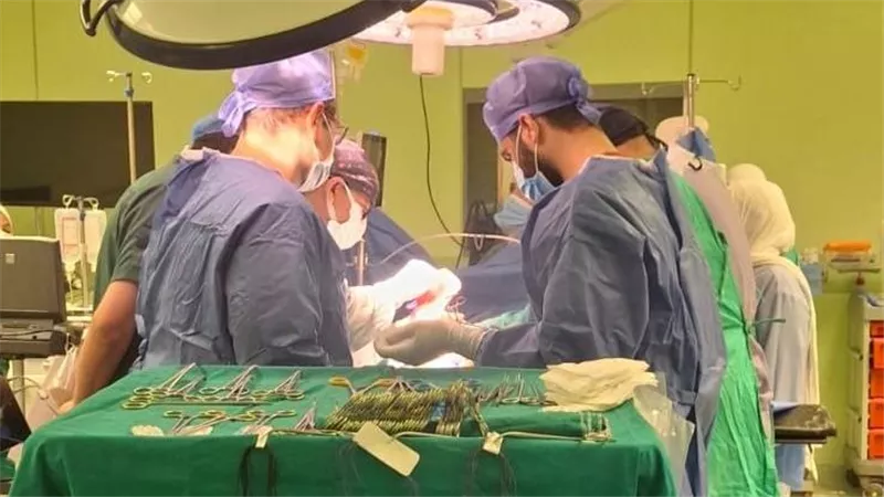 مفيش أغلى من الضنا.. أم تتبرع بجزء من كبدها لإنقاذ حياة ابنتها بالمنوفية