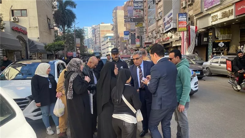 محافظ الدقهلية يتفقد شوارع وميادين المنصورة لمتابعة الحالة العامة