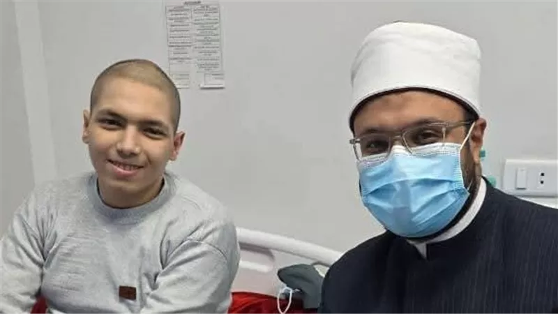 وعظ الغربية تقدّم دعمًا نفسيًا لطالب أزهري من مرضى الأورام