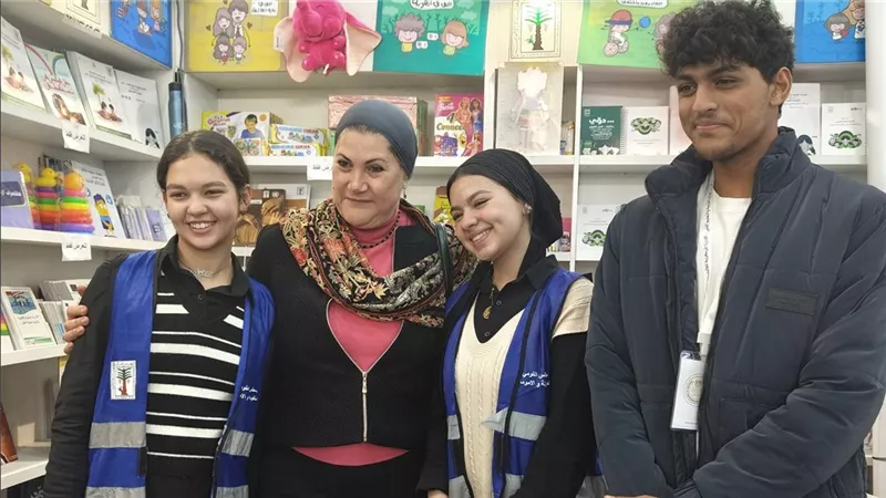 رئيسة القومي للطفولة والأمومة تتفقد جناح المجلس بمعرض القاهرة الدولي للكتاب 