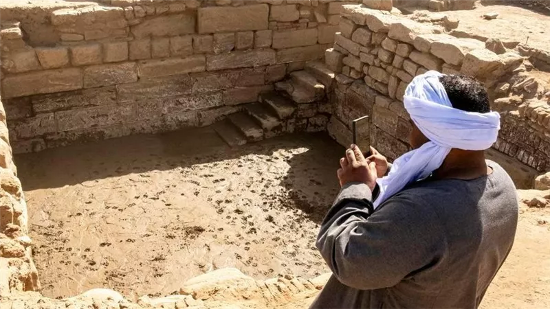 كشف أثري فريد بالأقصر: بحيرة مقدسة جديدة تظهر لأول مرة بمعبد الكرنك