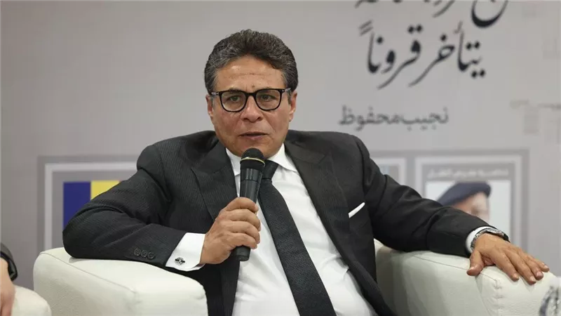طاهر الخولي يطالب بالتمييز بين الاستخدام الشخصي للهواتف والإتجار
