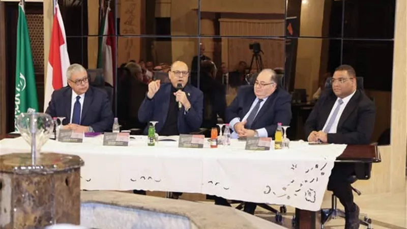 وزير العمل يعقد لقاءً موسعًا مع ممثلي الموارد البشرية بالشركات السعودية