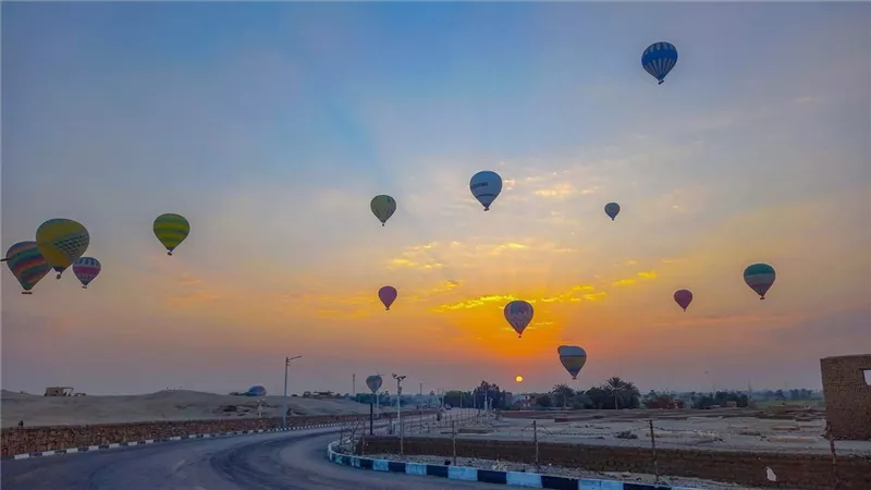 الأقصر تعلن إلغاء رحلات البالون الطائر بسبب تقلبات الطقس