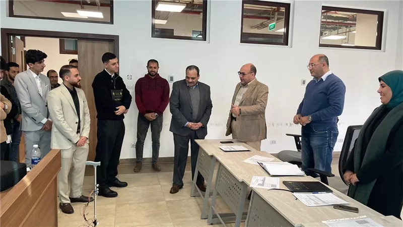 رئيس جامعة بنها الأهلية يتفقد مناقشات مشاريع تخرج أول دفعة بكلية الهندسة