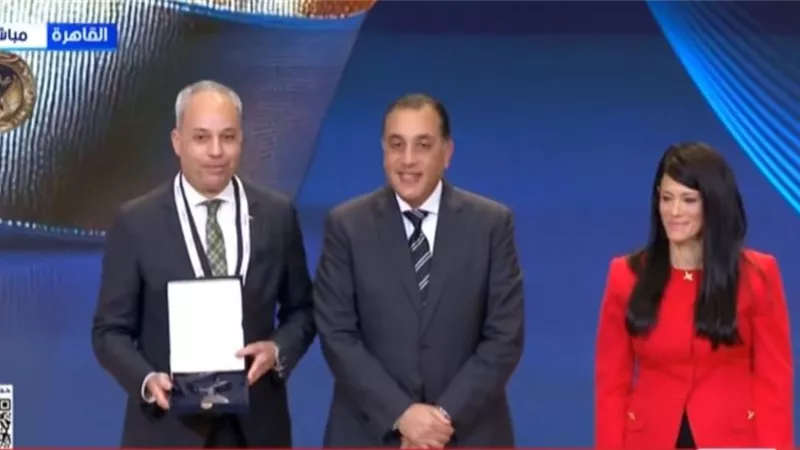 رئيس مجلس الوزراء يكرم الفائزين بجائزة مصر للتميز الحكومي