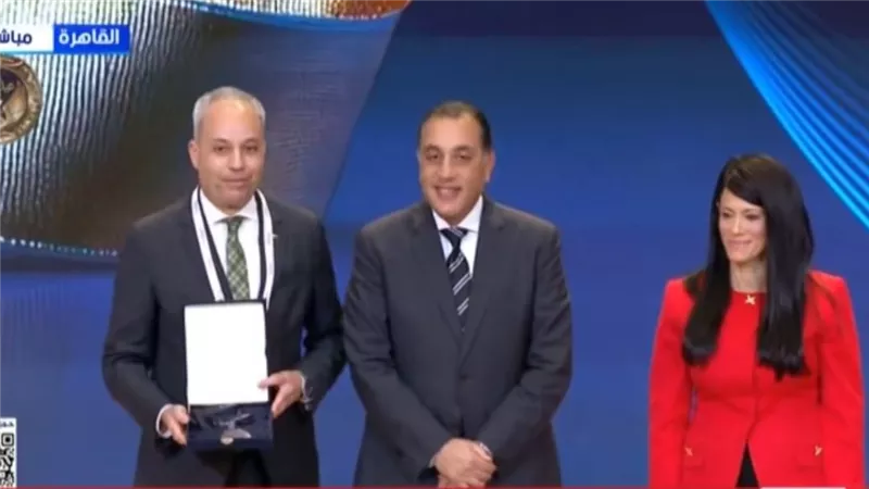 كلية الهندسة عين شمس تحصد المركز الثالث في جائزة المؤسسة الحكومية المتميزة