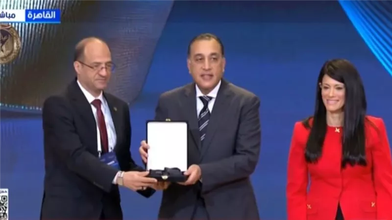 اقتصاد وعلوم سياسية القاهرة تحصد المركز الثاني بجائزة المؤسسة الحكومة
