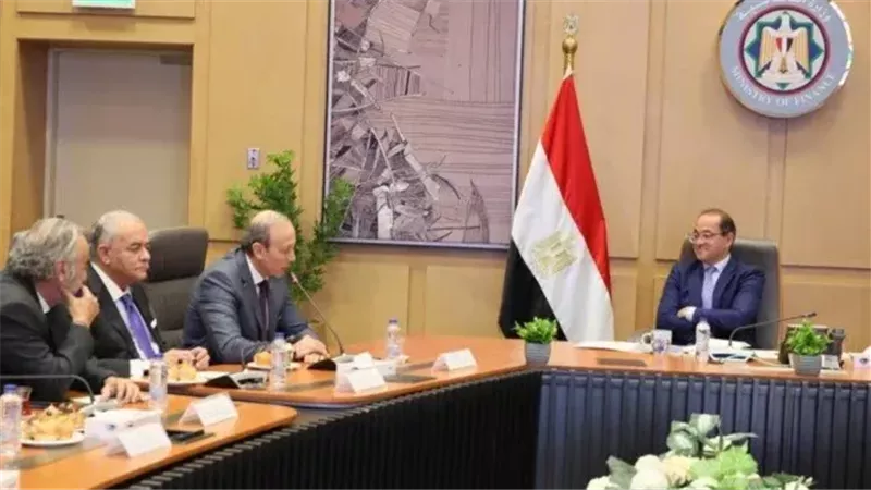 المالية: ضريبة التصرفات العقارية للأفراد 2.5% من قيمة بيع الوحدة
