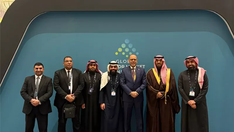 وزير العمل يعقد اجتماعًا مع قيادات شركة «تكامل» السعودية