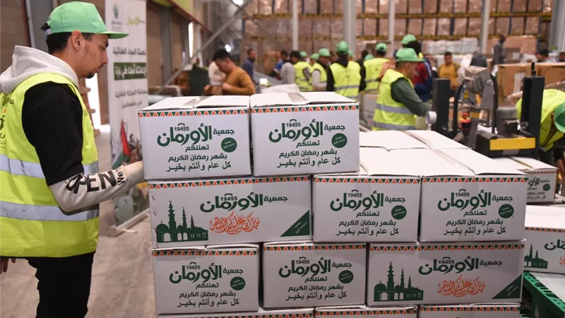 استعدادًا لشهر رمضان المعظم.. تجهيز وتعبئة 15 ألف كرتونة مواد غذائية بالبحيرة