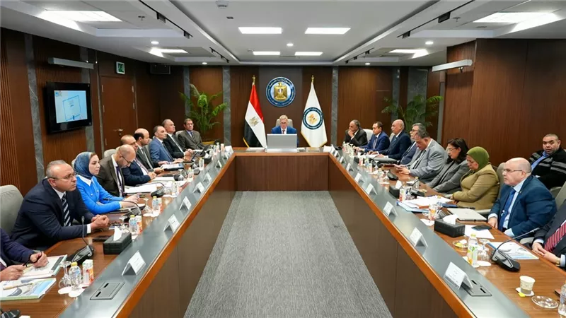 وزير البترول يعتمد الموازنات الاستثمارية لشركتي السويس والنصر للبترول 