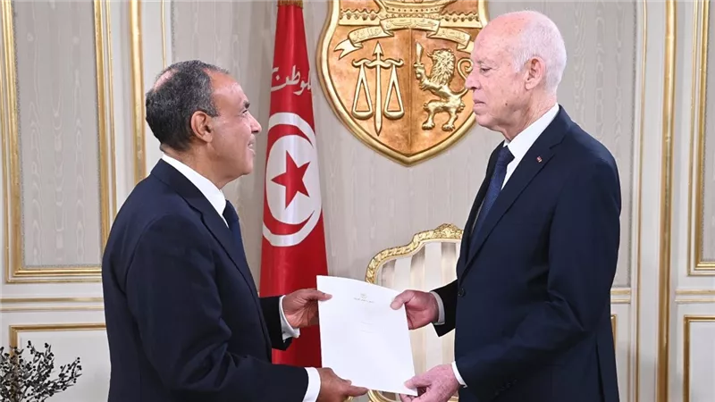 وزير الخارجية يسلّم رسالة خطية من رئيس الجمهورية إلى الرئيس التونسي