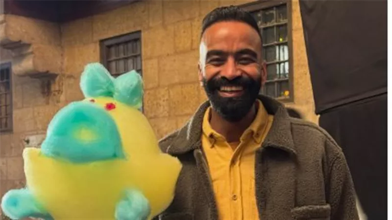 غزل بنات على شكل بطة.. محمود الليثي يروي موقف طريف في التصوير