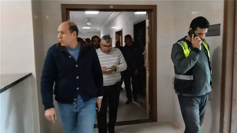 مساعد وزير الصحة يتفقد مستشفى العبور تمهيدا لافتتاحه ونسبة الإنجاز تصل لـ 98%