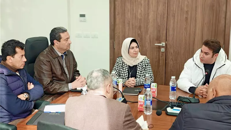  أشرف صبحي ومحافظ دمياط يبحثان تطوير المنشآت الشبابية والرياضية 