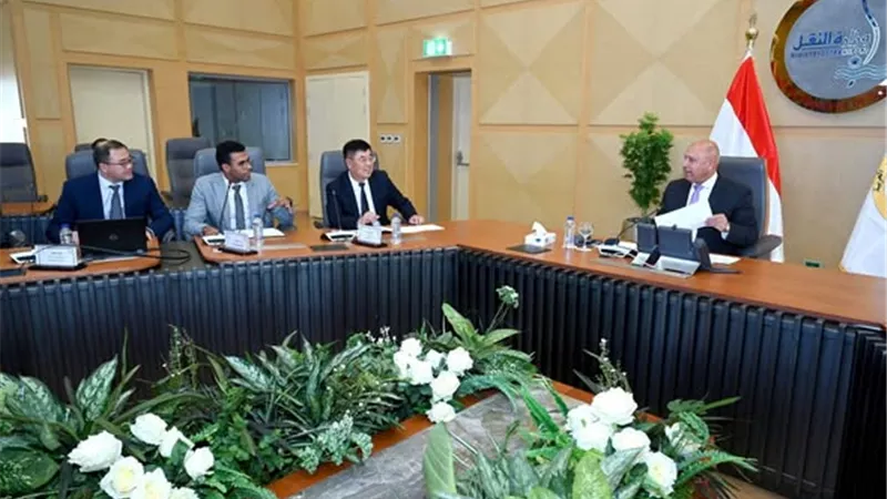 وزير الصناعة يبحث مع شركة شين فينج ستيل الصينية إنشاء مجمع صناعي متكامل