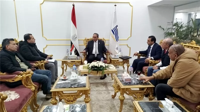 محافظ قنا يستقبل معاون وزير الإسكان لمتابعة موقف مشروعات مياه الشرب