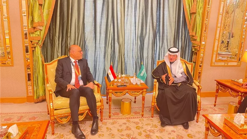 وزير العمل يلتقي بـ نائب وزير الموارد البشرية والتنمية الاجتماعية السعودي.