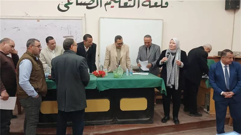 تعليم بني سويف تعقد مقابلات رؤساء ومراقبي لجان الشهادة الثانوية العامة 