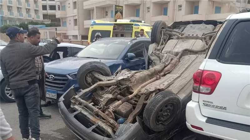 بعد تضرر عدة سيارات.. ضبط الشاب المتسبب في انقلاب سيارة بمطروح 