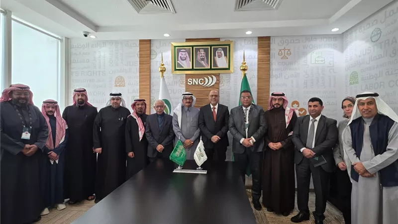 وزير العمل ورئيس اللجنة الوطنية للجان العمالية يبحثان تعزيز التعاون