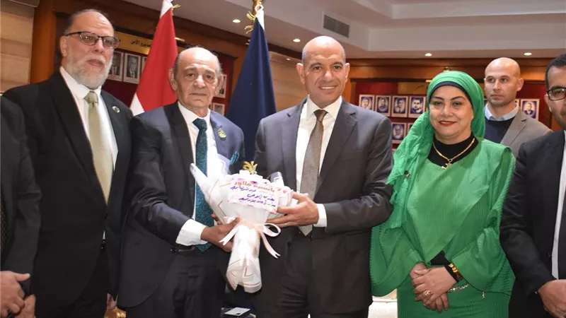 الوعي يهنئ محافظ بورسعيد لحصده المركز الأول في جائزة مصر للتميز الحكومي