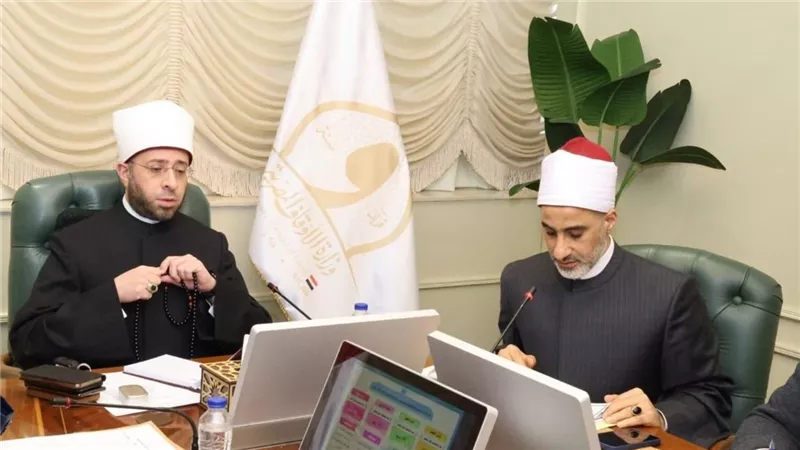 ضوابط التراويح والاعتكاف.. وزير الأوقاف يبحث استعدادات الوزارة لشهر رمضان