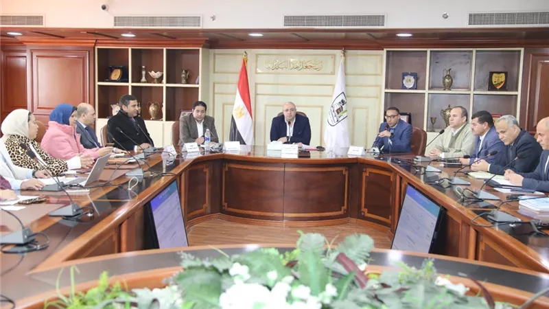 محافظ بني سويف يطلق الاستعدادات لمبادرة «أنا متعلم مدى الحياة»