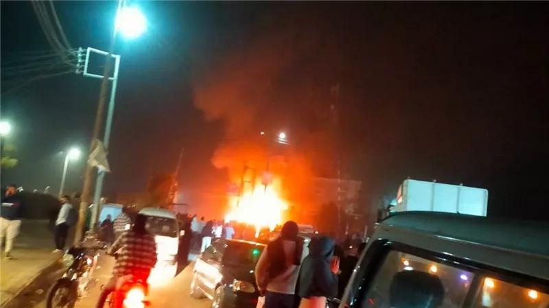 الحماية المدنية بالمنوفية تسيطر على حريق هائل في محل بويات بأشمون