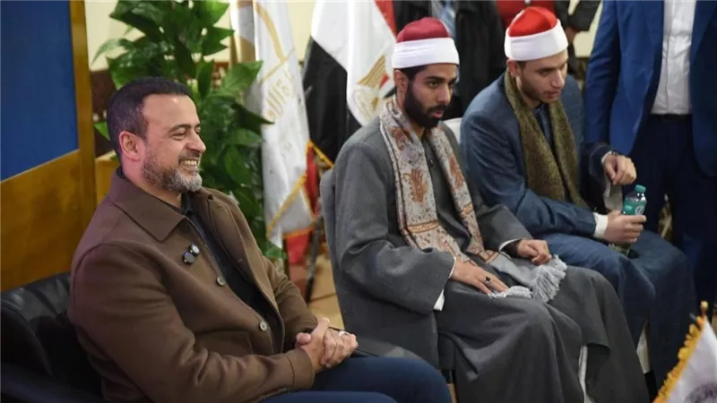 مصطفى حسني: اكتمال الإيمان لا يتحقق بالعبادات الشكلية وحدها