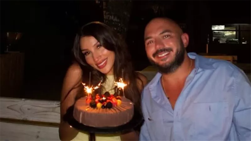 أصغر منه بـ 15 سنة .. محمود العسيلي يحتفل بعيد ميلاد زوجته نوف قمصاني |صور