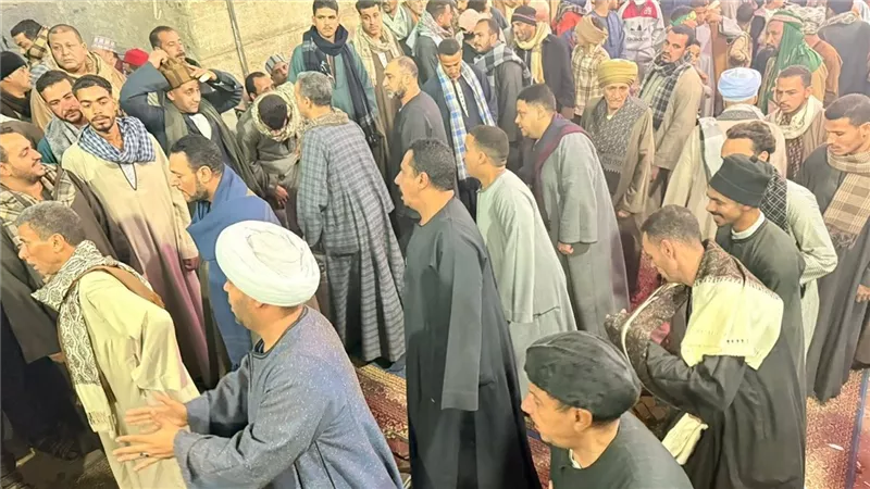 بالدعاء لمصر ورئيسها.. شيخ الرفاعية يشارك في احتفالات مولد موسى الرفاعي بسوهاج