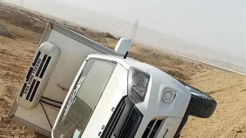 إصابة شخص في انقلاب سيارة ثلاجة بطريق السويس ـ الاسماعيلية 