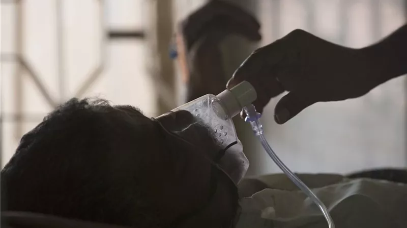 وشم منذ عامين يقود طبيبًا لاكتشاف إصابة شاب بفيروس HIV.. ما القصة؟